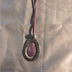 Purple choker/necklace.